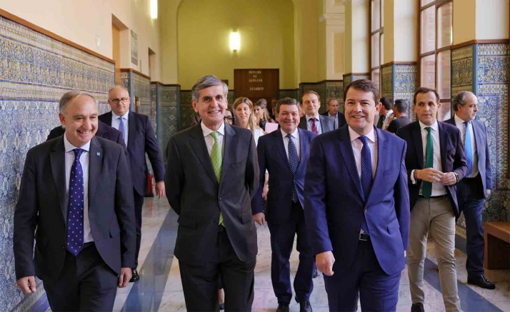 Mañueco pone en valor el papel del Tribunal Constitucional como tablero en el diseño del Estado de las Autonomías