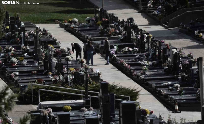 El cementerio continúa su modernización con las obras de mejora y toda la señalización y la capilla de Leonor