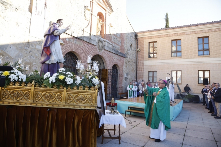 El Burgo de Osma recibe en masa a la imagen de Palafox