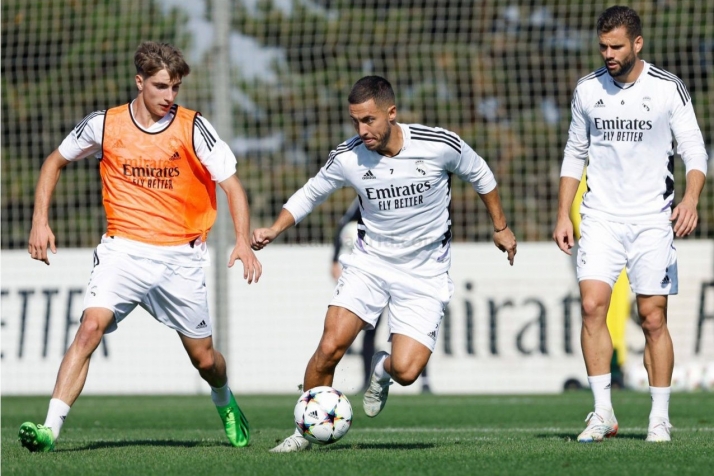Benzema o Hazard, cicerones de César Palacios en su primer entreno con el Real Madrid 