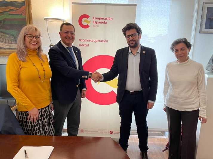 La Junta mantiene la primera reunión bilateral sobre cooperación con el Estado 