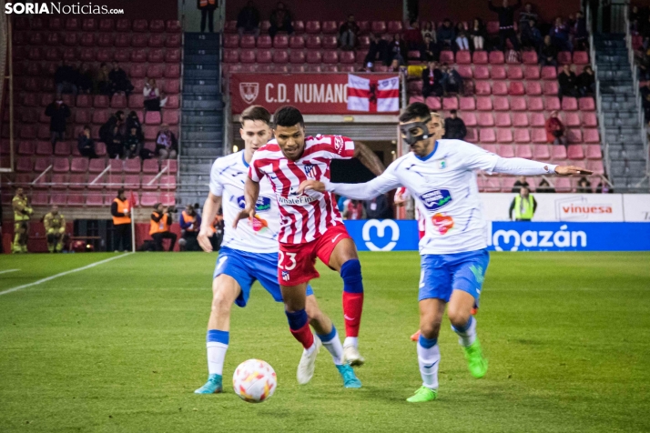 En imágenes: El Almazán planta cara al Atlético de Madrid en Los Pajaritos