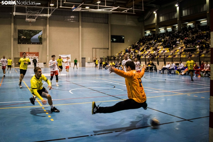 BM Soria vence al Torrelavega (24-22) en un final de vértigo