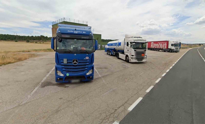 Vecinos de Villaciervos piden soluciones para el aparcamiento de camiones