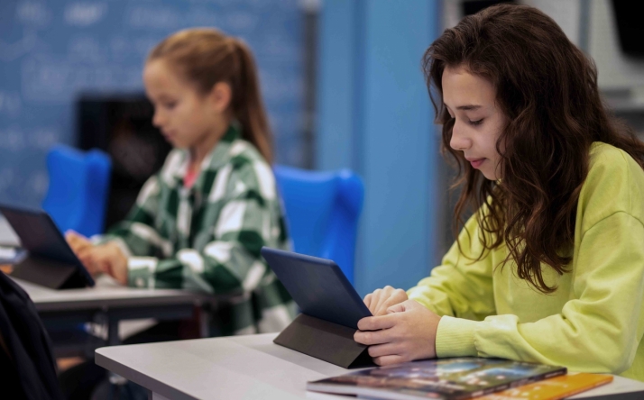 Abre el plazo para que estudiantes y familias soliciten ayudas regionales para la compra de dispositivos digitales