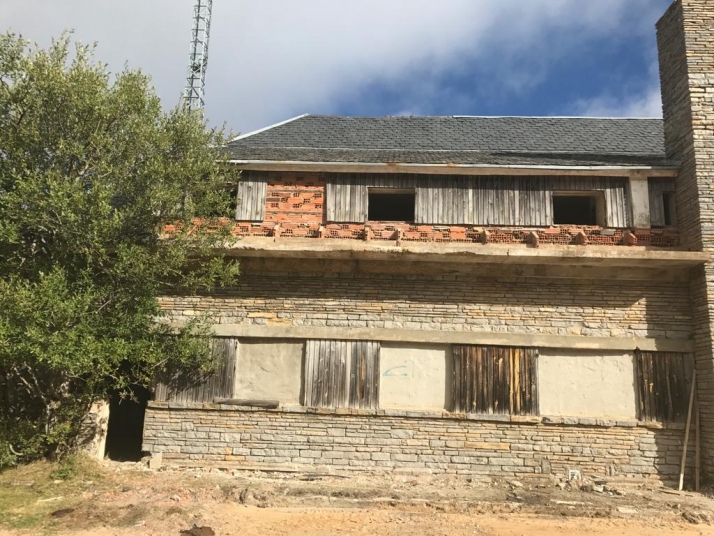 El PSOE denuncia la situación del Albergue de Piqueras