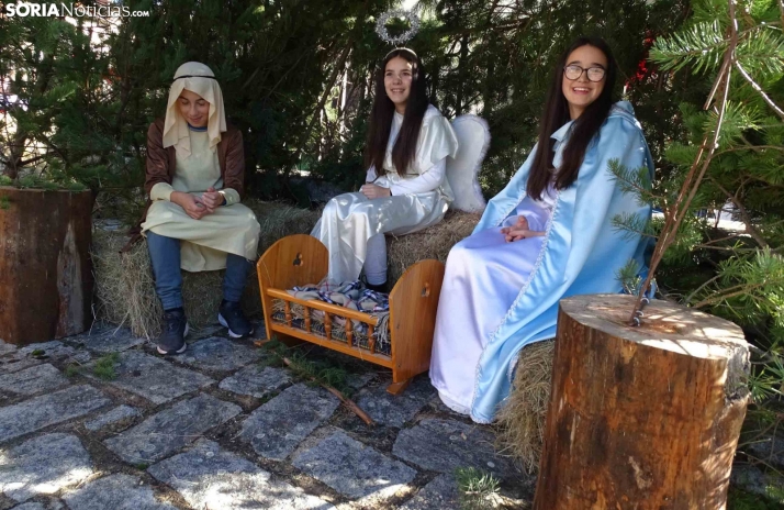 FOTOS | Duruelo belenea y mercadea esta Nochebuena