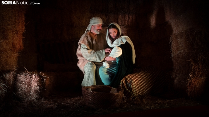 En imágenes: Oncala recrea su espectacular Belén Viviente para cerrar la Feria del Acebo
