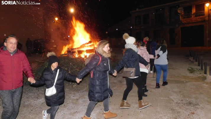 Fotos: la luminaria de Golmayo desafía al frío, reuniendo a más de un centenar de personas