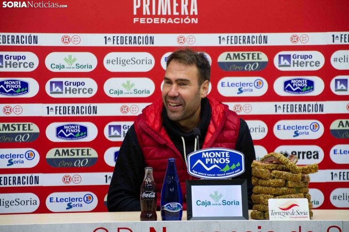 Bea: Hemos dejado el barco a remo y tenemos que montarnos en una lancha a motor