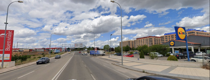 Accidente por alcance de dos vehículos enfrente del Lidl 