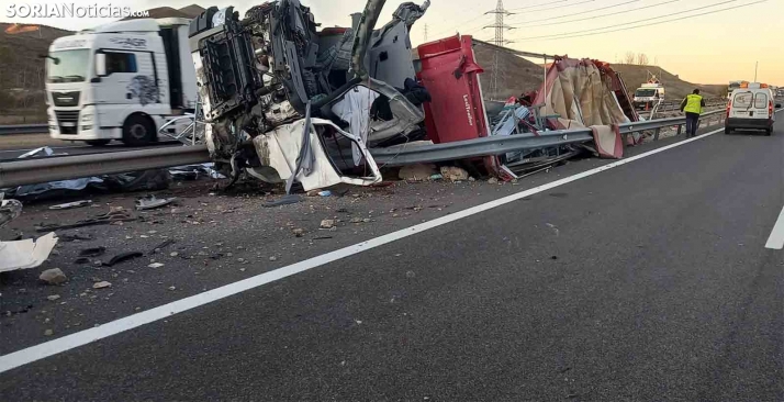 AMPLIACIÓN | Abre al tráfico, con precaución, el tramo afectado en la A-2 por el accidente en Medinaceli
