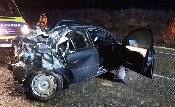 Dos heridos al colisionar un camión y un turismo en la N-122