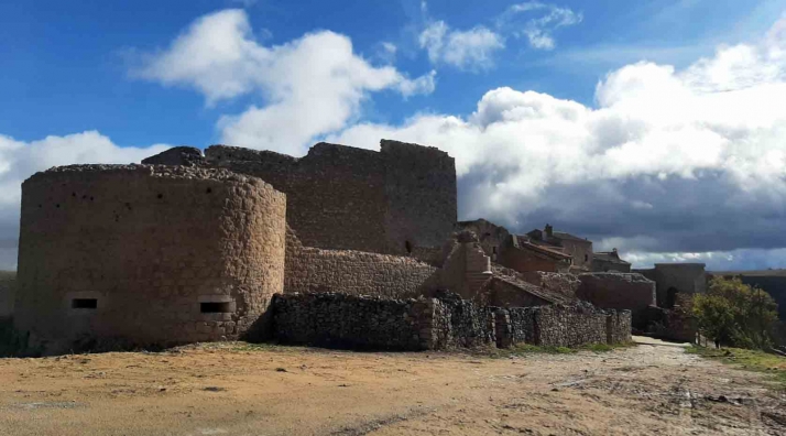 Rello concluye las obras de su muralla