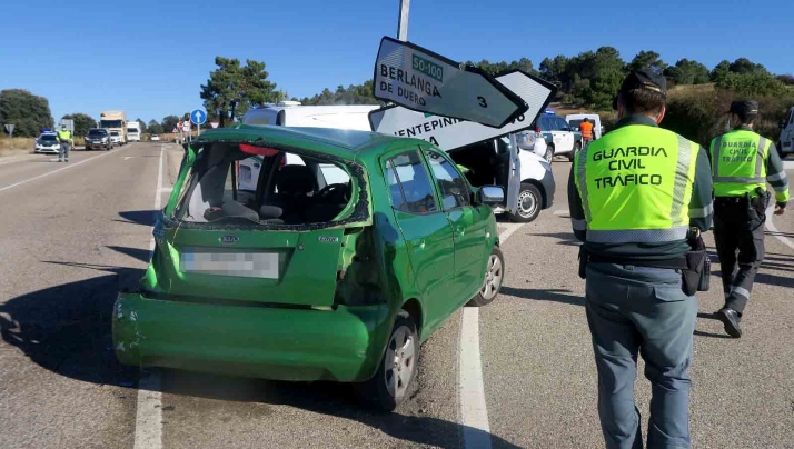 Recogen firmas para una solución urgente al cruce de Berlanga