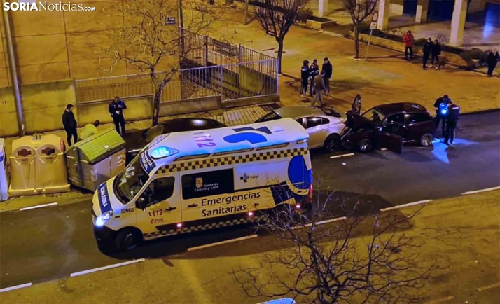 Golpe con efecto dominó en la capital: Tres vehículos y dos contenedores 