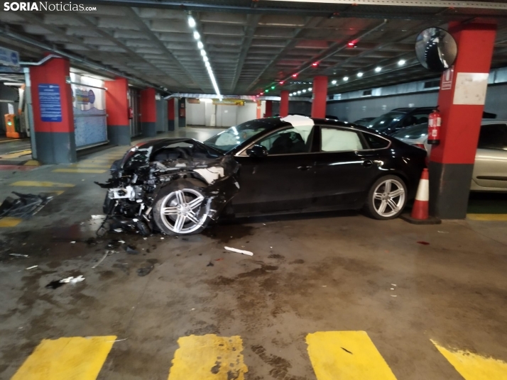 Imágenes: aparatoso accidente en un céntrico parking de Soria
