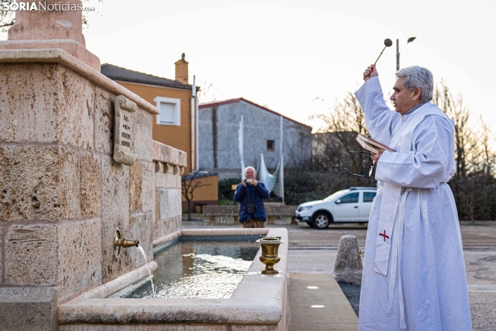 En imágenes, Fuentepinilla recupera su fuente