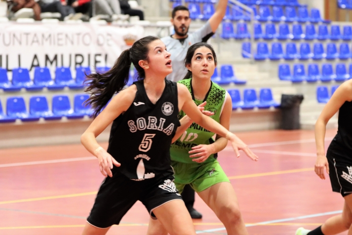 Laura, en un lance del partido. /Foto Masquebasketpal