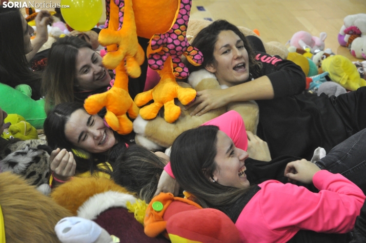 Fotos: La lluvia más especial del año en el partido del Sporting Santo Domingo