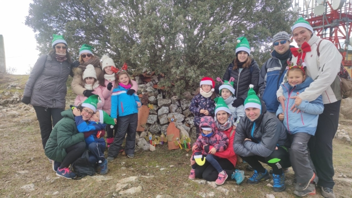 Un centenar de personas, en la colocación del belén en Santa Ana