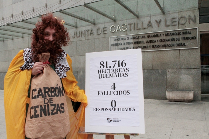 Acción Castilla y León entrega estas Navidades carbón a la Junta por su precaria gestión forestal