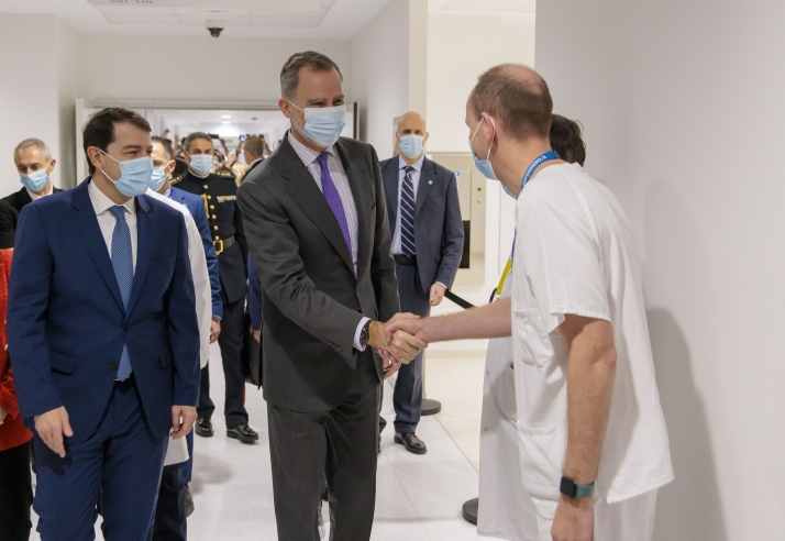 Mañueco muestra al Rey el hospital de Salamanca 