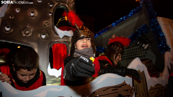 En imágenes: Los Reyes Magos dejan un reguero de magia, color y alegría a su paso por Soria