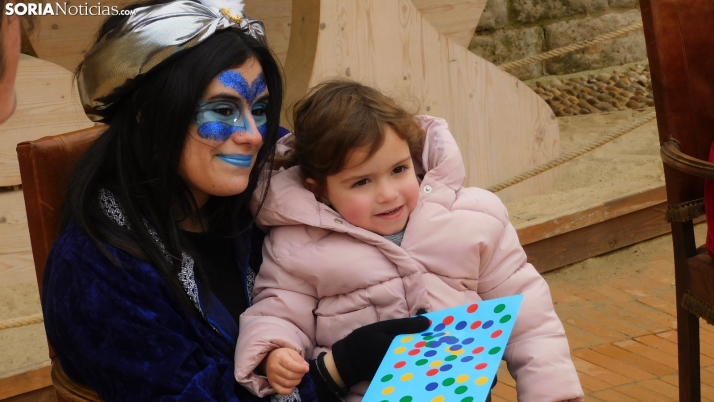 Fotos: los Pajes Reales recogen los deseos de los niños de Almazán