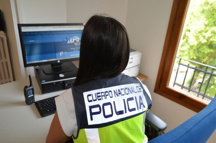 Detenida una mujer de 53 años por el hurto de productos cosméticos y relojes por valor de 1.190€