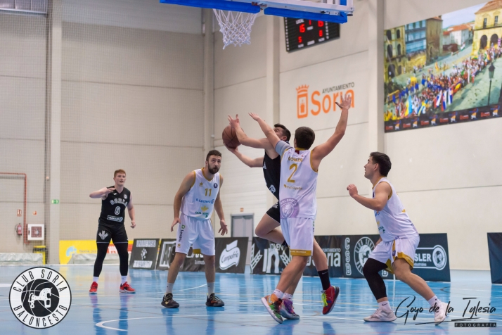 El Transler solo aguantó durante un cuarto el ritmo del líder, el Carbajosa, que ganó en Soria por 48-68