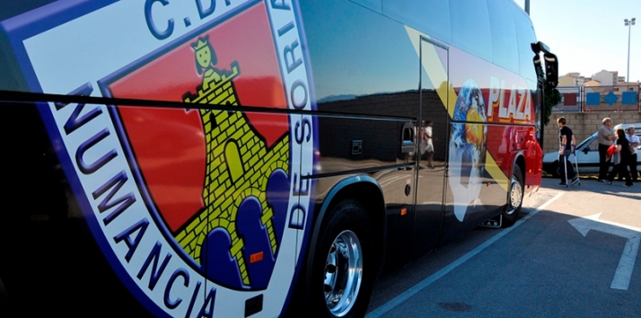 La afición llena el primer bus a Logroño y el Numancia responde con otro gratuito
