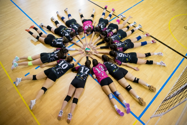 Los dos equipos seniors del Sporting siguen de dulce: dos victorias y lideratos