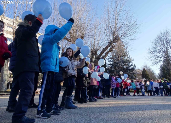 Decenas de trocitos de paz en la Dehesa