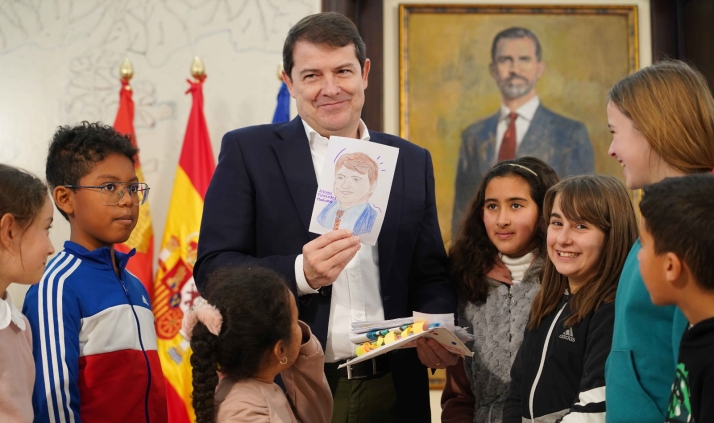 FOTOS: Alumnos y profesores del CRA El Jalón, de Monteagudo, recibidos por Mañueco