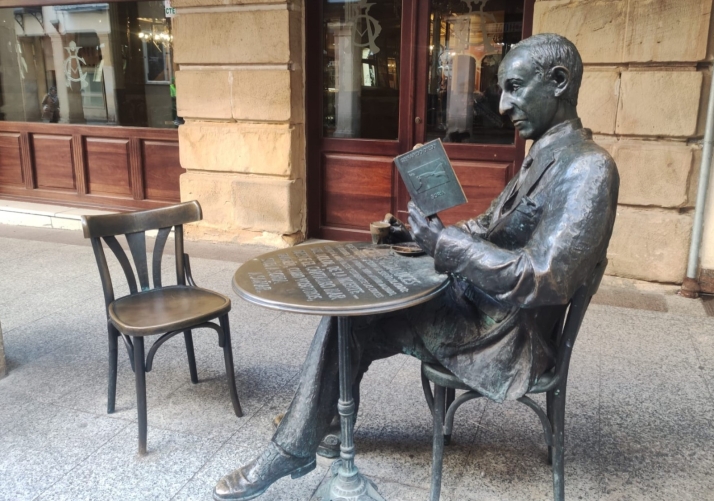 5 curiosidades sobre la estatua más fotografiada y que más confunden los sorianos: Gerardo Diego.