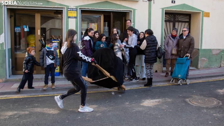 En imágenes: Gigantes, cabezudos y mucho color para celebrar las fiestas de San Blas en Arcos de Jalón