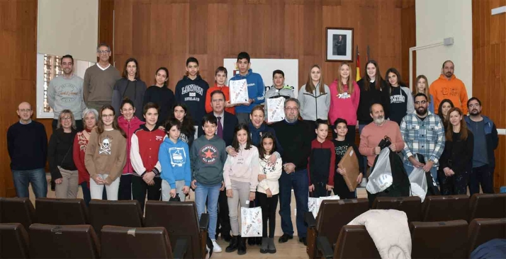 Once centros educativos de Soria reciben de la Junta material deportivo para desarrollar hábitos saludables