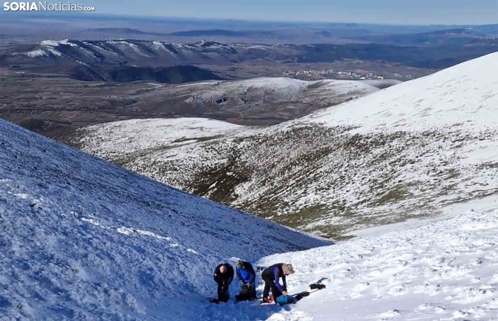 VIDEO | La nieve se amontona en la cima del Moncayo