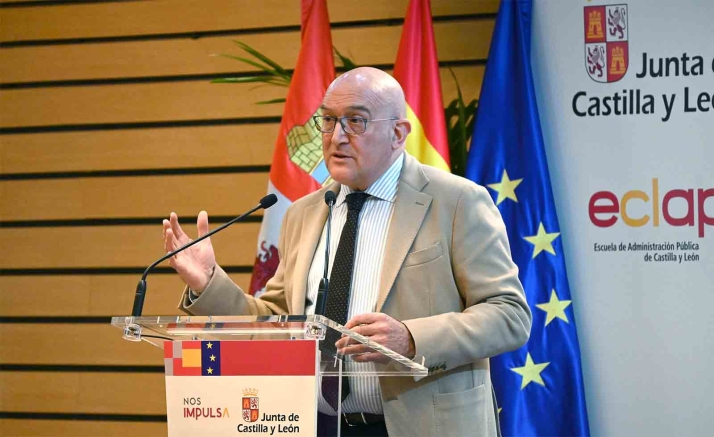 La Junta anuncia la implantación de la jornada laboral de 35 horas para todos los empleados públicos de la Administración autonómica