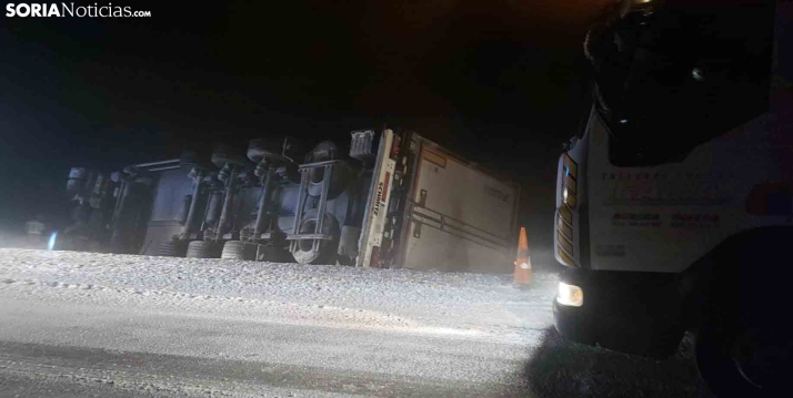 Un accidente en Noviercas obliga a desviar camiones en la CL-101