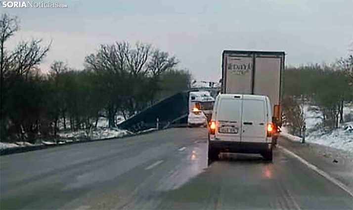 Precaución: El hielo se mantiene en las carreteras