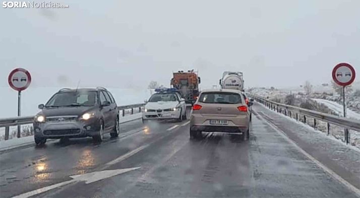 La situación viaria se va normalizando: cadenas en dos carreteras