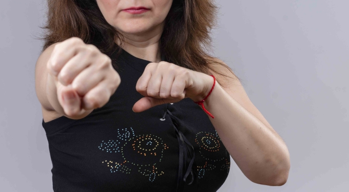 Detenida una mujer de 26 años por agredir a un policía local en Burgos