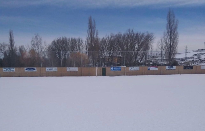 La S.D. Ágreda hace un llamamiento para quitar la nieve de su estadio, ya que la FAF mantiene el partido