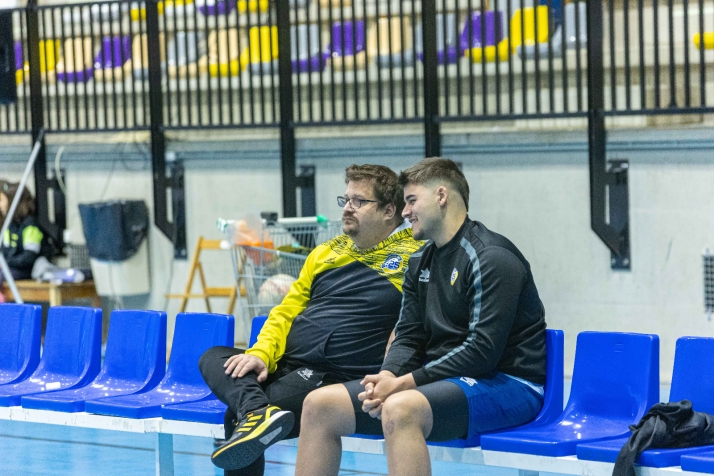 Lluelles antes de visitar al Arroyo: La plantilla le da la importancia que se merece al duelo