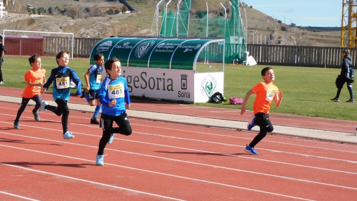 FOTOS Y CRÓNICA | 600 niños viven la fiesta del deporte en Los Pajaritos 