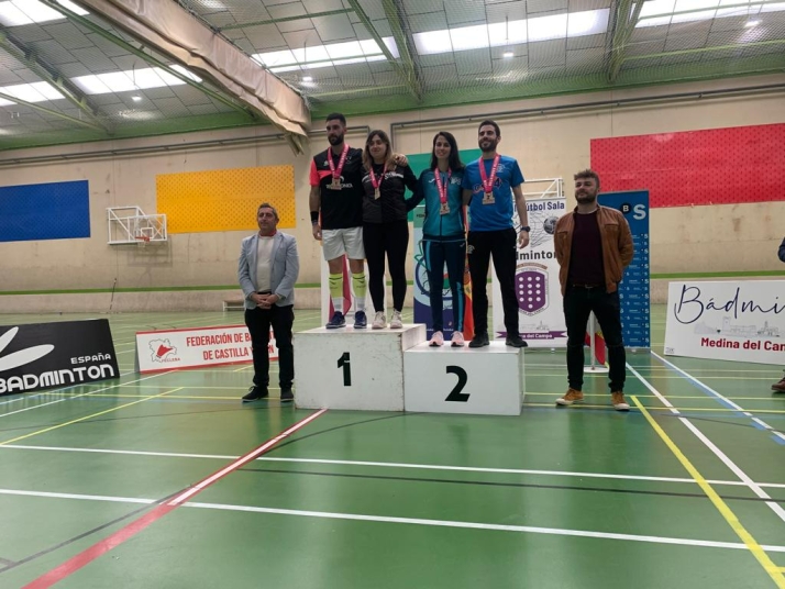 Esther Pereira, doble medallista en el Máster Senior de bádminton de Medina del Campo