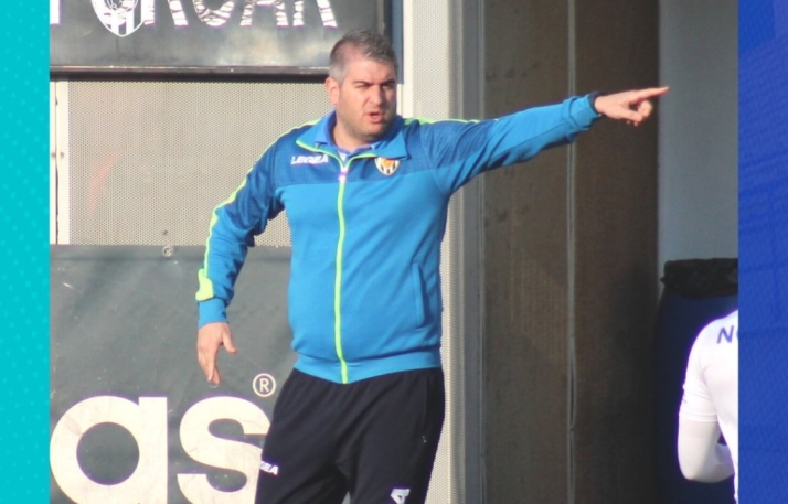 El Izarra destituye al técnico soriano Álex Huerta