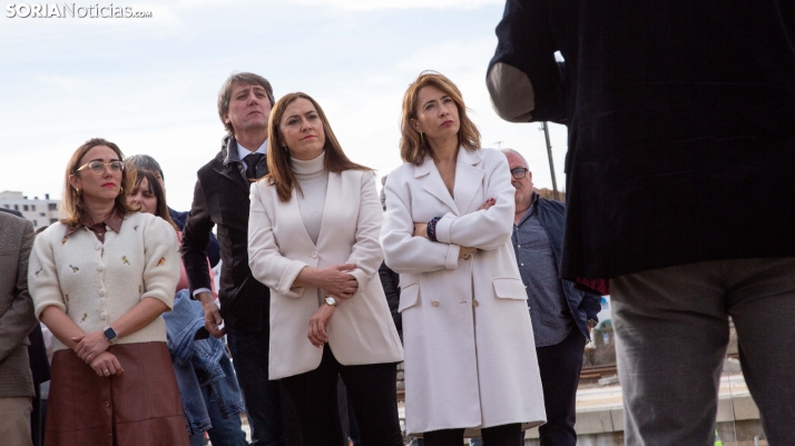 En imágenes: Frenesí político en la visita de la ministra de transportes a Soria